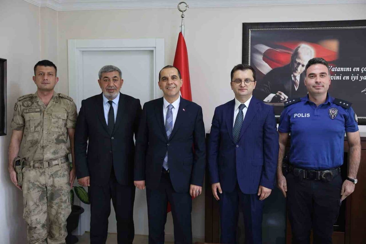 VALİ TAŞOLAR’DAN KARAKOYUNLU KAYMAKAMI KAYAŞ’A HAYIRLI OLSUN ZİYARETİ