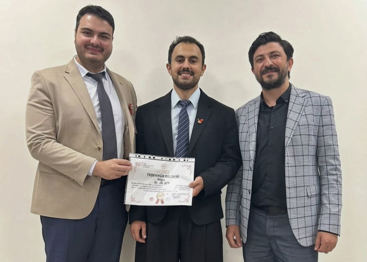 KÜTAHYA ŞEHİR HASTANESİNDE DR. ALİ ŞEN UZMANLIK EĞİTİMİNİ TAMAMLADI