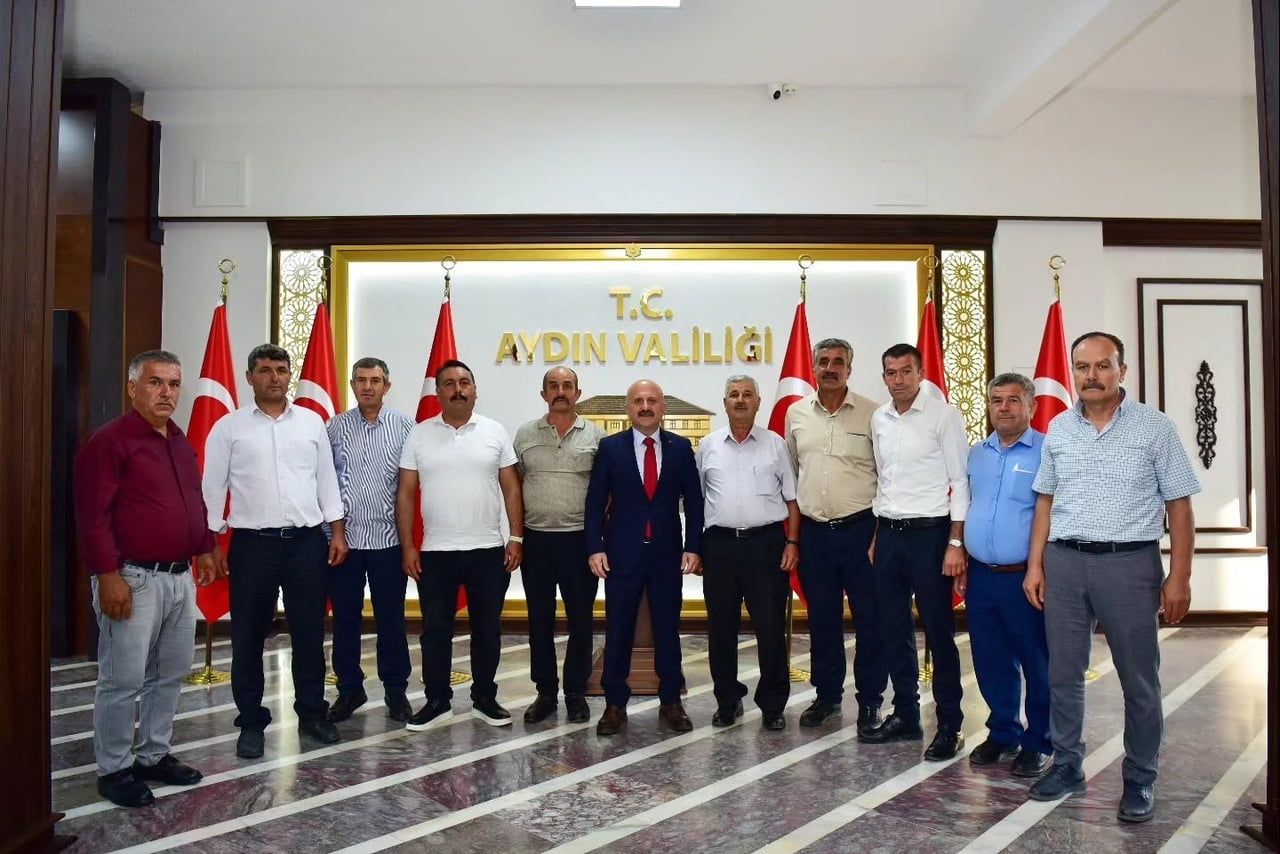 AYDIN VALİSİ DR. OSMAN VAROL, NAZİLLİ İLÇESİNİN MAHALLE MUHTARLARINI MAKAMINDA KABUL EDEREK...