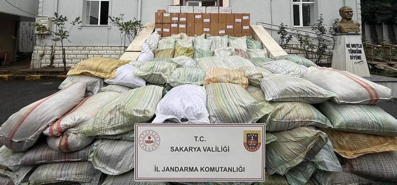 OPERASYONDA 4 TON KAÇAK TÜTÜN, 700 BİN BOŞ VE 10 BİN DOLDURULMUŞ MAKARON ELE GEÇİRİLD