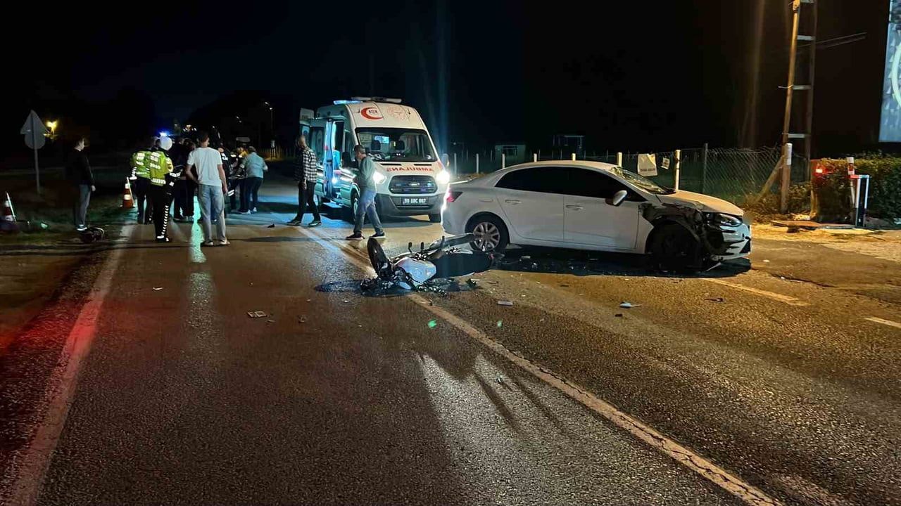 TEKİRDAĞ’IN SARAY İLÇESİNDE MOTOSİKLET İLE OTOMOBİLİN ÇARPIŞMASI SONUCU MEYDANA GELEN TRAFİK...