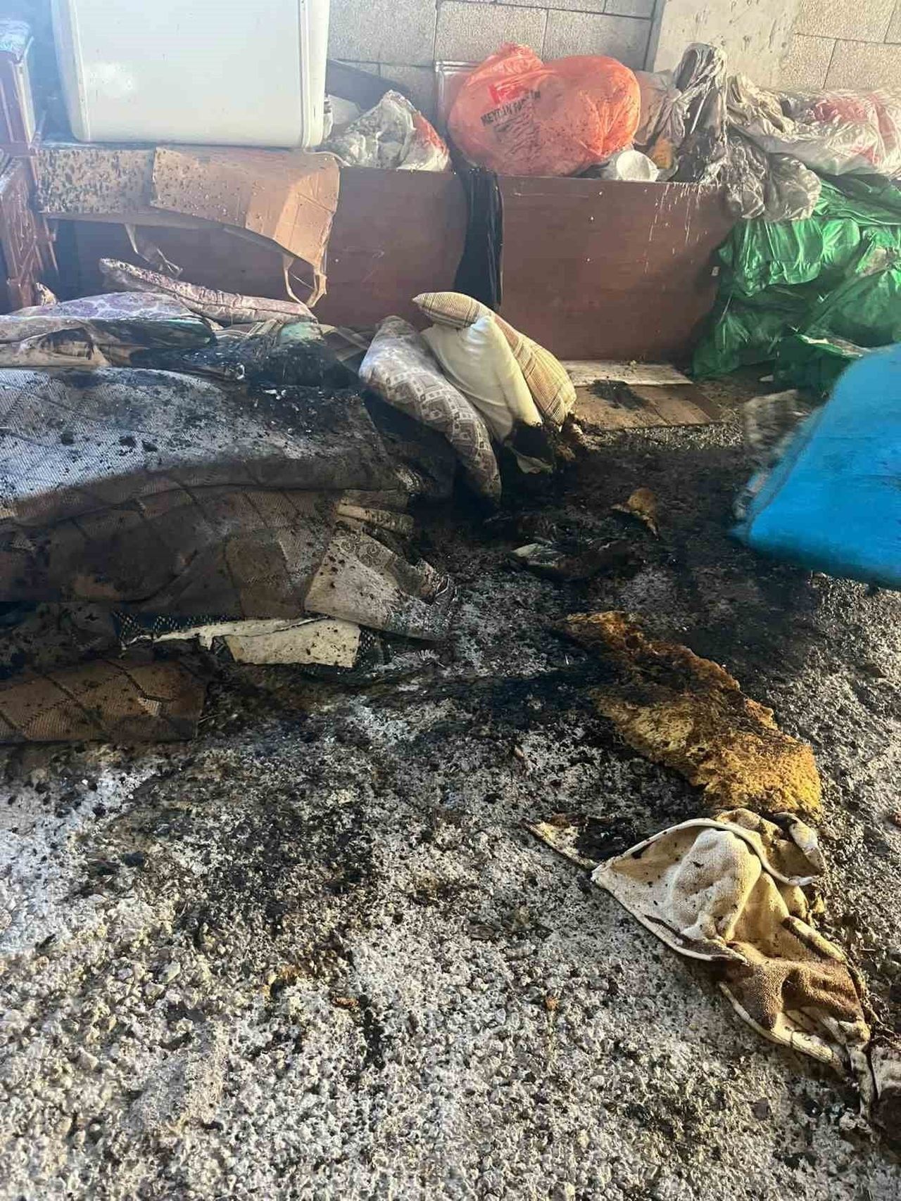 VAN'IN GEVAŞ İLÇESİNDE BİR EVİN ZEMİN KATINDA ÇIKAN YANGIN, İTFAİYE EKİPLERİ TARAFINDAN...