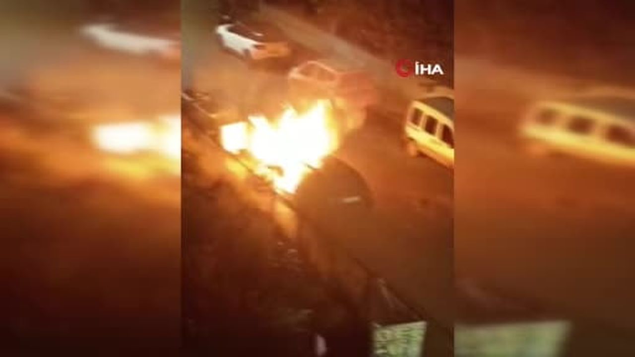 Samsun’da park halindeki otomobil alev alev yandı