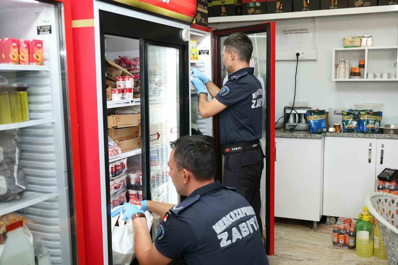 MERKEZEFENDİ BELEDİYESİ ZABITA MÜDÜRLÜĞÜ EKİPLERİ, ÖĞRENCİLERİN SAĞLIKLI VE GÜVENLİ ORTAMLARDA...