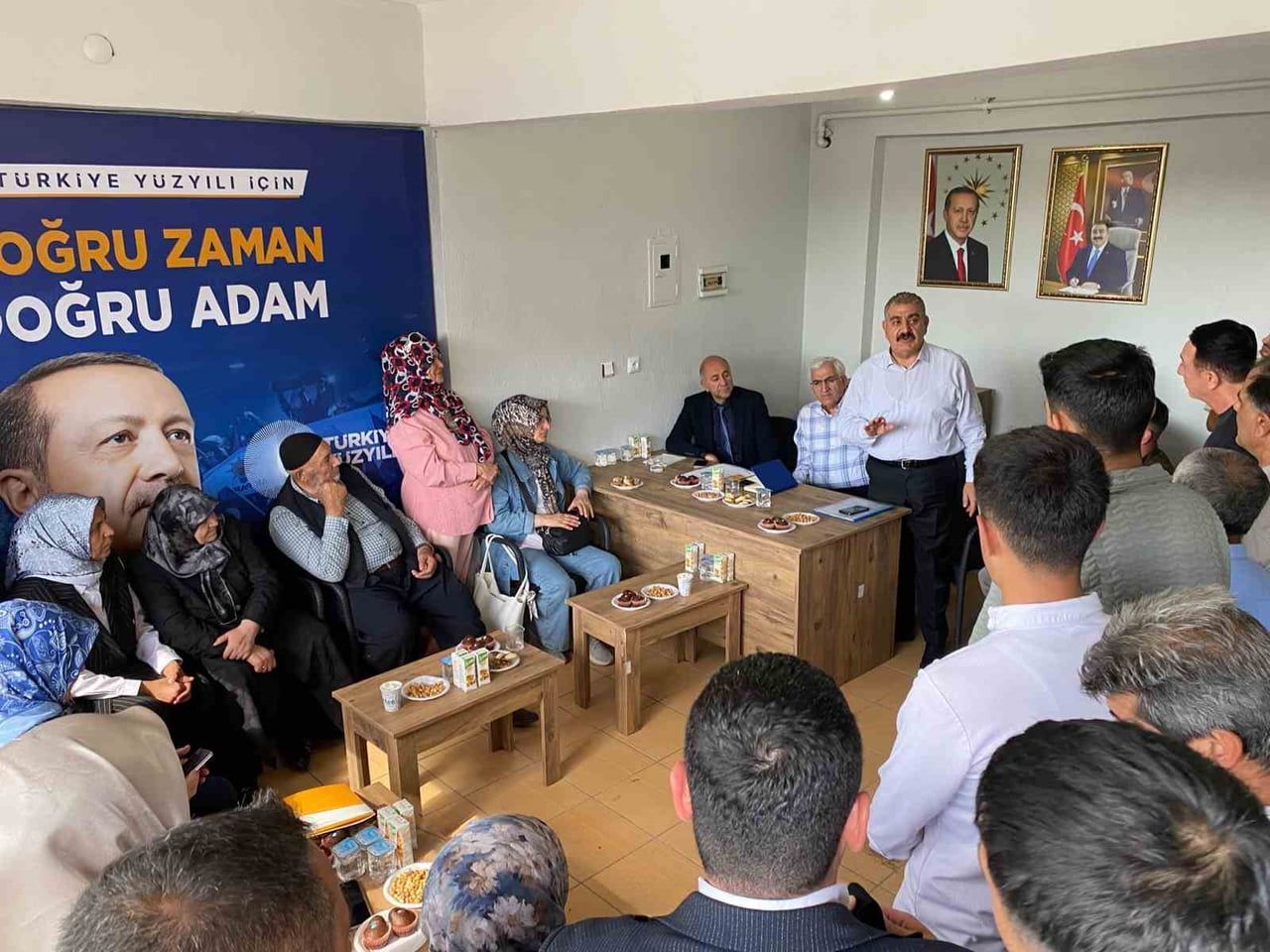 PALANDÖKEN BELEDİYE BAŞKANI MUHAMMET SUNAR, AK PARTİ ERZURUM MİLLETVEKİLİ MEHMET EMİN ÖZ VE AK...