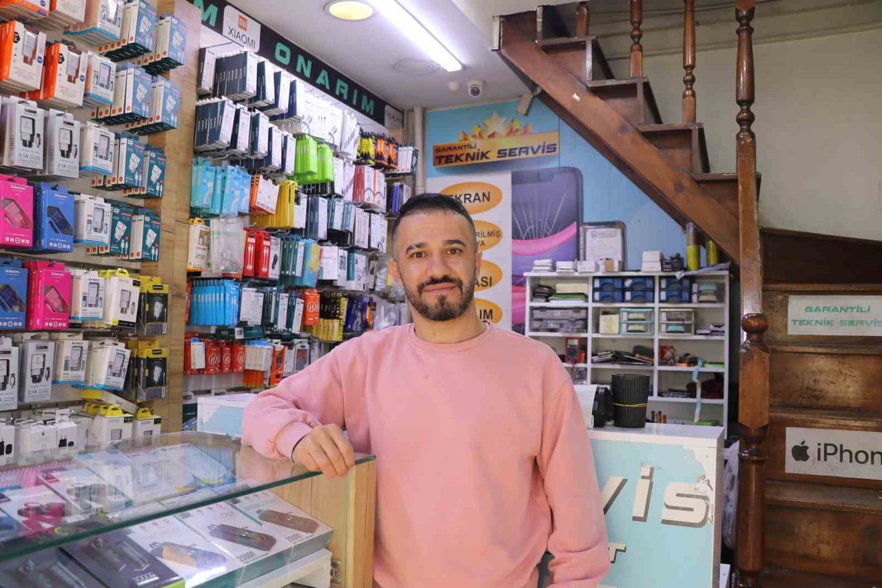 TELEFONCU KADİR DEVELİ, "DOĞRU, DÜRÜST BİR ESNAF OLARAK BİZE YAKIŞMAZDI. BEN İLK BAŞTA ANLAMADIM...