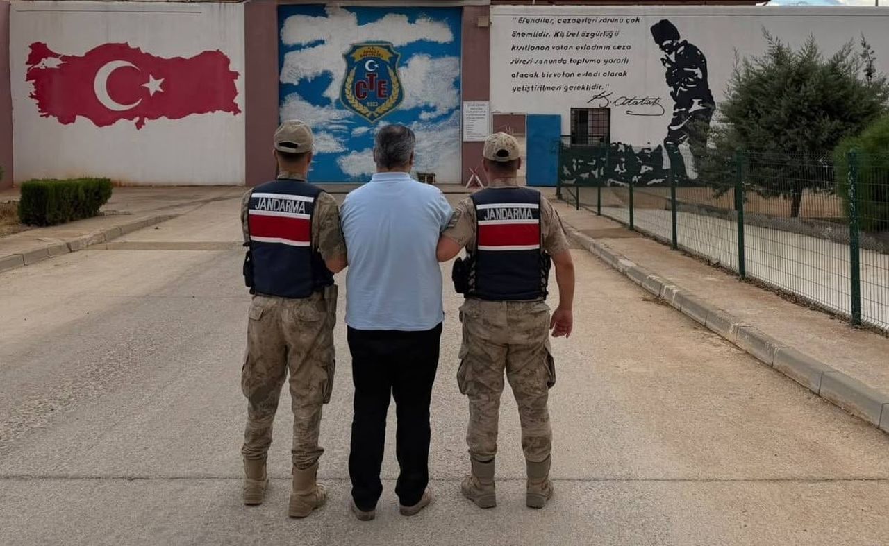 GAZİANTEP'TE JANDARMA EKİPLERİNİN FETÖ/PDY TERÖR ÖRGÜTÜNE YÖNELİK OPERASYONUNDA YAKALANAN 2 ŞAHIS...