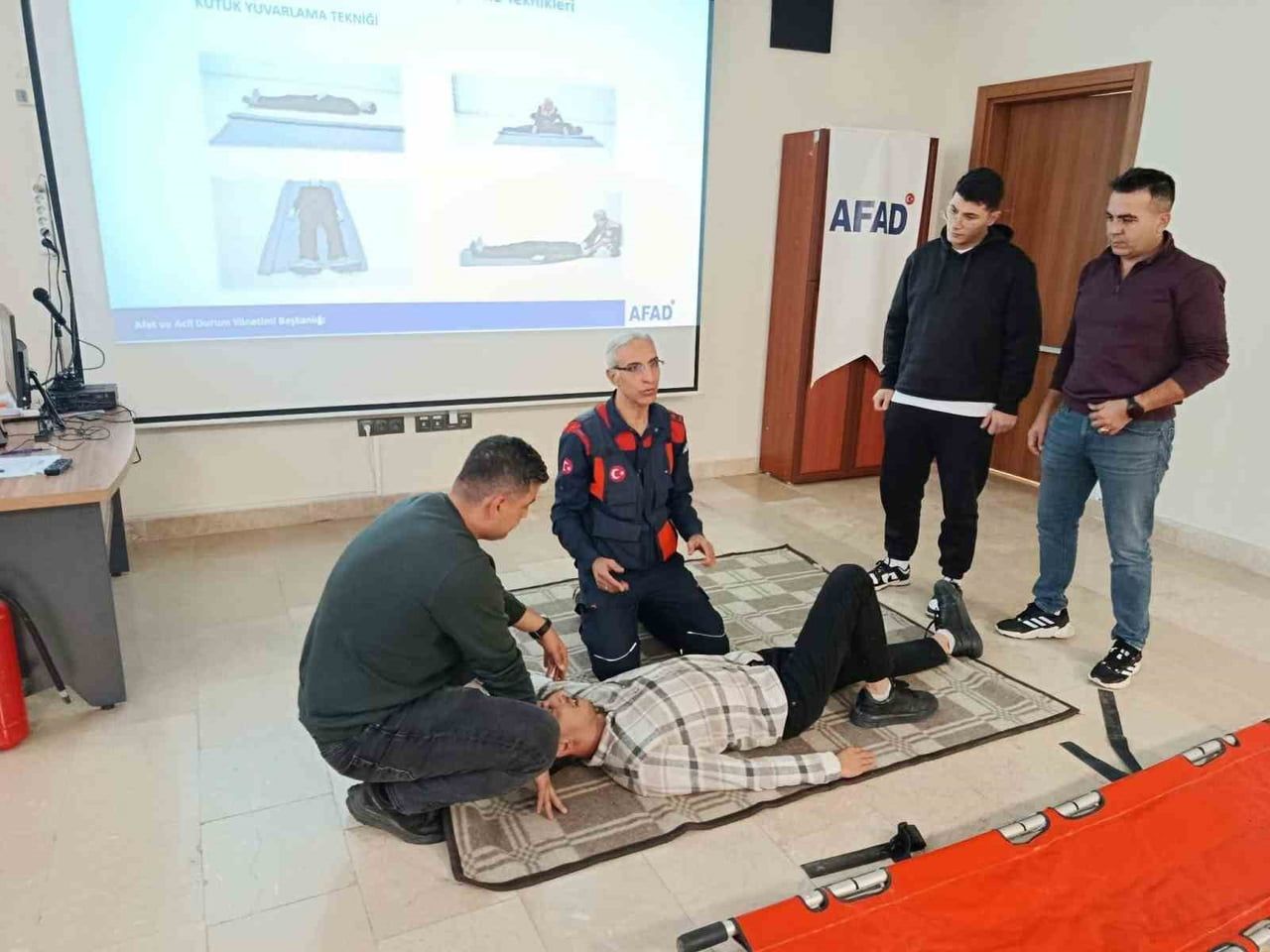 ELAZIĞ'DA ARAMA KURTARMA VE ÇADIR KURULUMU EĞİTİMİ