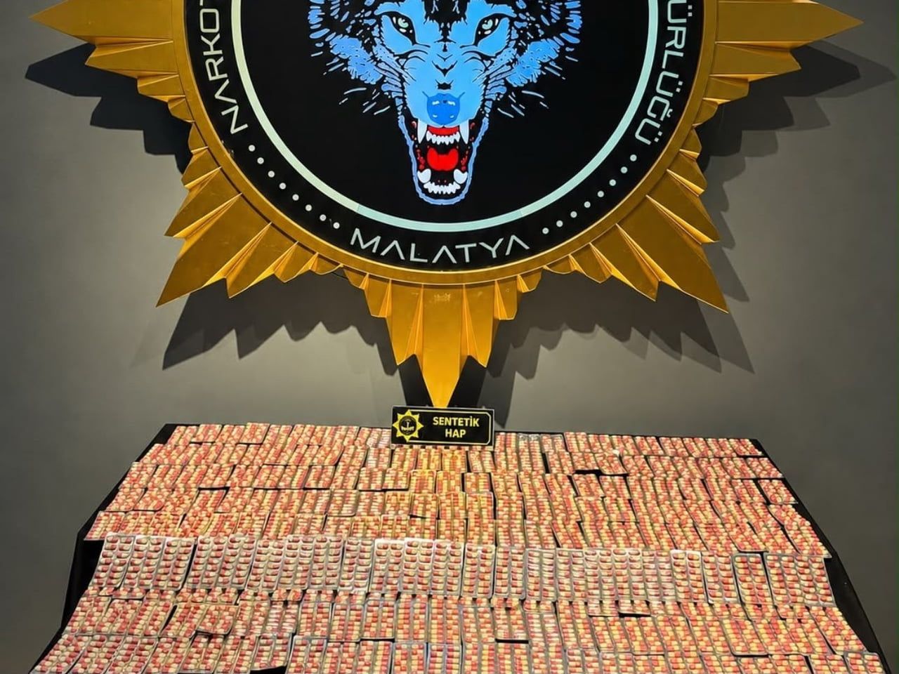 MALATYA’DA SOKAK SATICILARINA OPERASYON: 3 GÖZALTI
