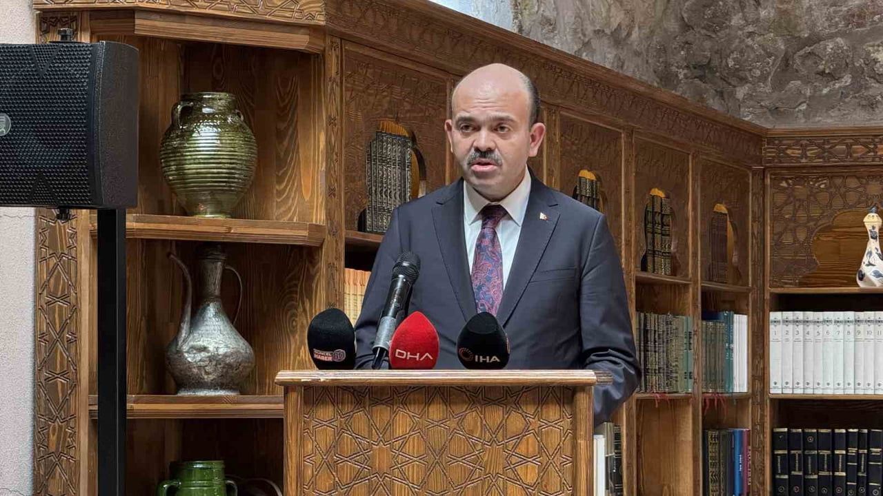 AİLE VE SOSYAL HİZMETLER BAKAN YARDIMCISI ADİL ÇALIŞKAN SEMİNERDE KONUŞMA YAPTI.