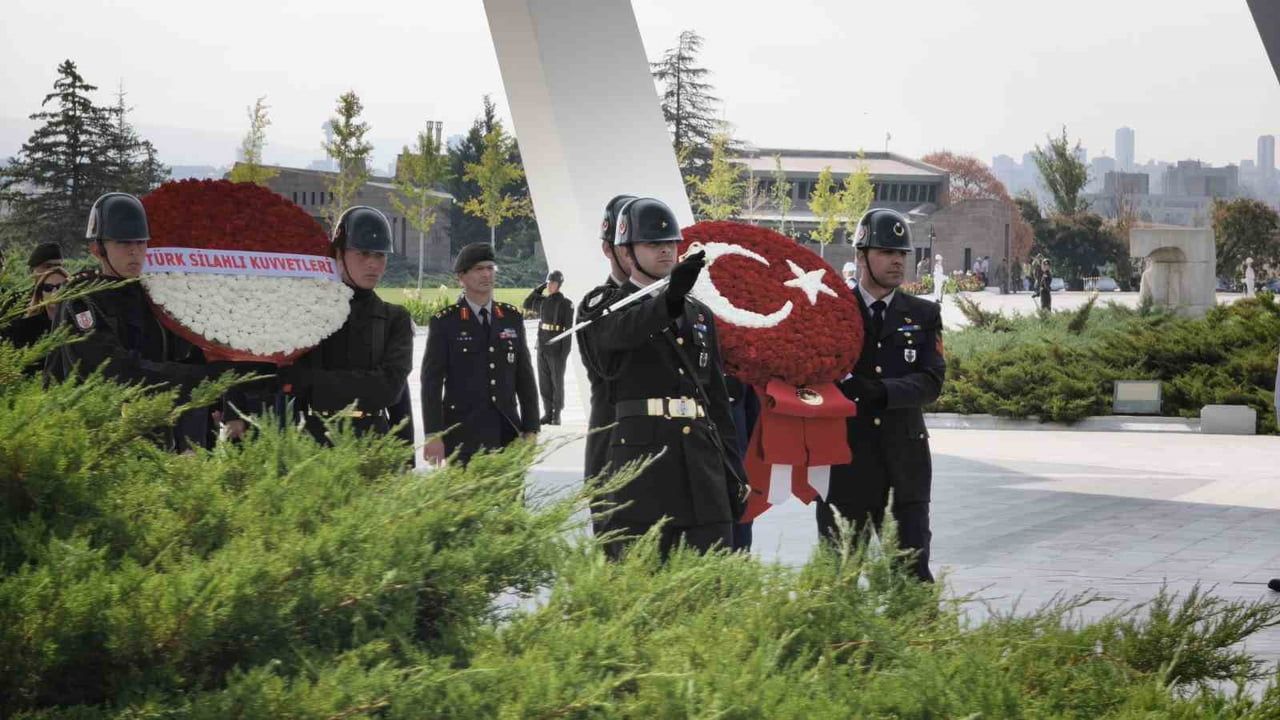 4. CUMHURBAŞKANI CEMAL GÜRSEL, ÖLÜMÜNÜN 60’INCI YILINDA MEZARI BAŞINDA ANILDI. TÖRENE AZ SAYIDA...