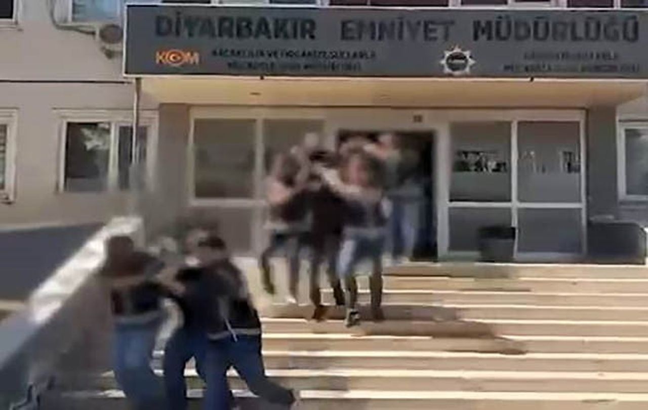 DİYARBAKIR’DA ‘DALTONLAR’ SUÇ ÖRGÜTÜNE YÖNELİK DÜZENLENEN OPERASYONDA 8 KİŞİ...