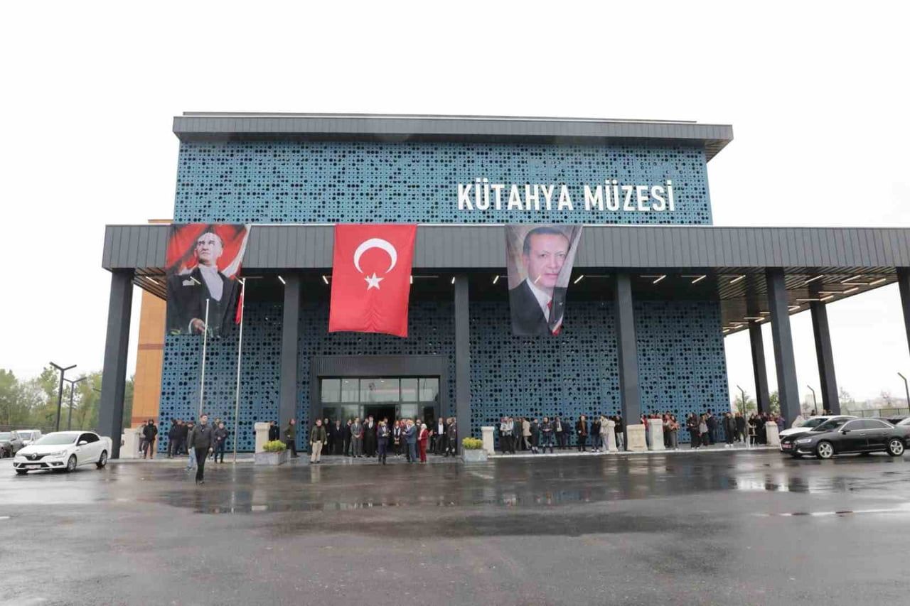 KÜTAHYA ARKEOLOJİ VE MADEN MÜZESİ ZİYARETE AÇILDI.