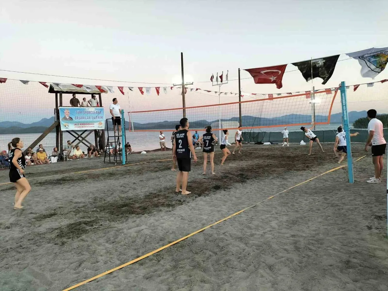 KÖYCEĞİZ’DE PLAJ VOLEYBOLU TURNUVASI HEYECANI BAŞLADI