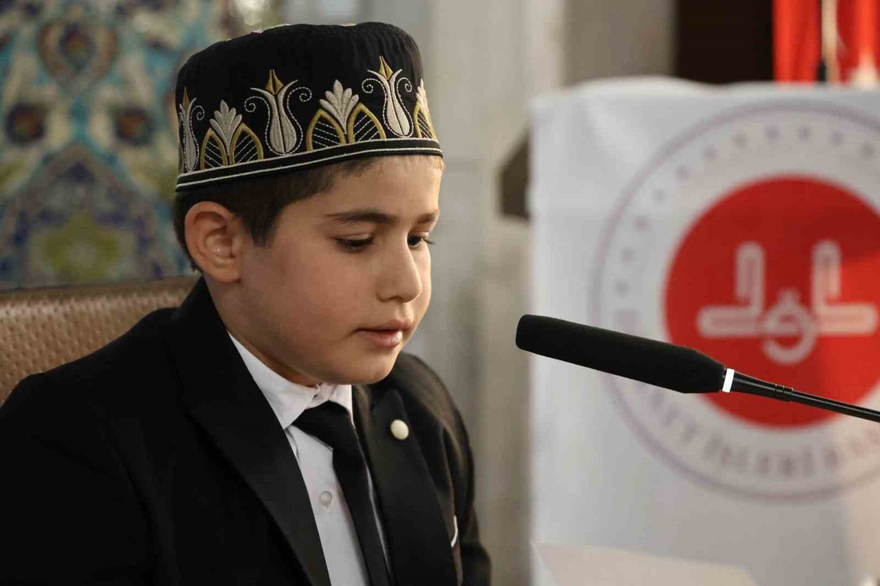 ELAZIĞ'DA KUR'AN-I KERİM'İ YÜZÜNDEN GÜZEL OKUMA BÖLGE FİNALİ HEYECANI YAŞANDI