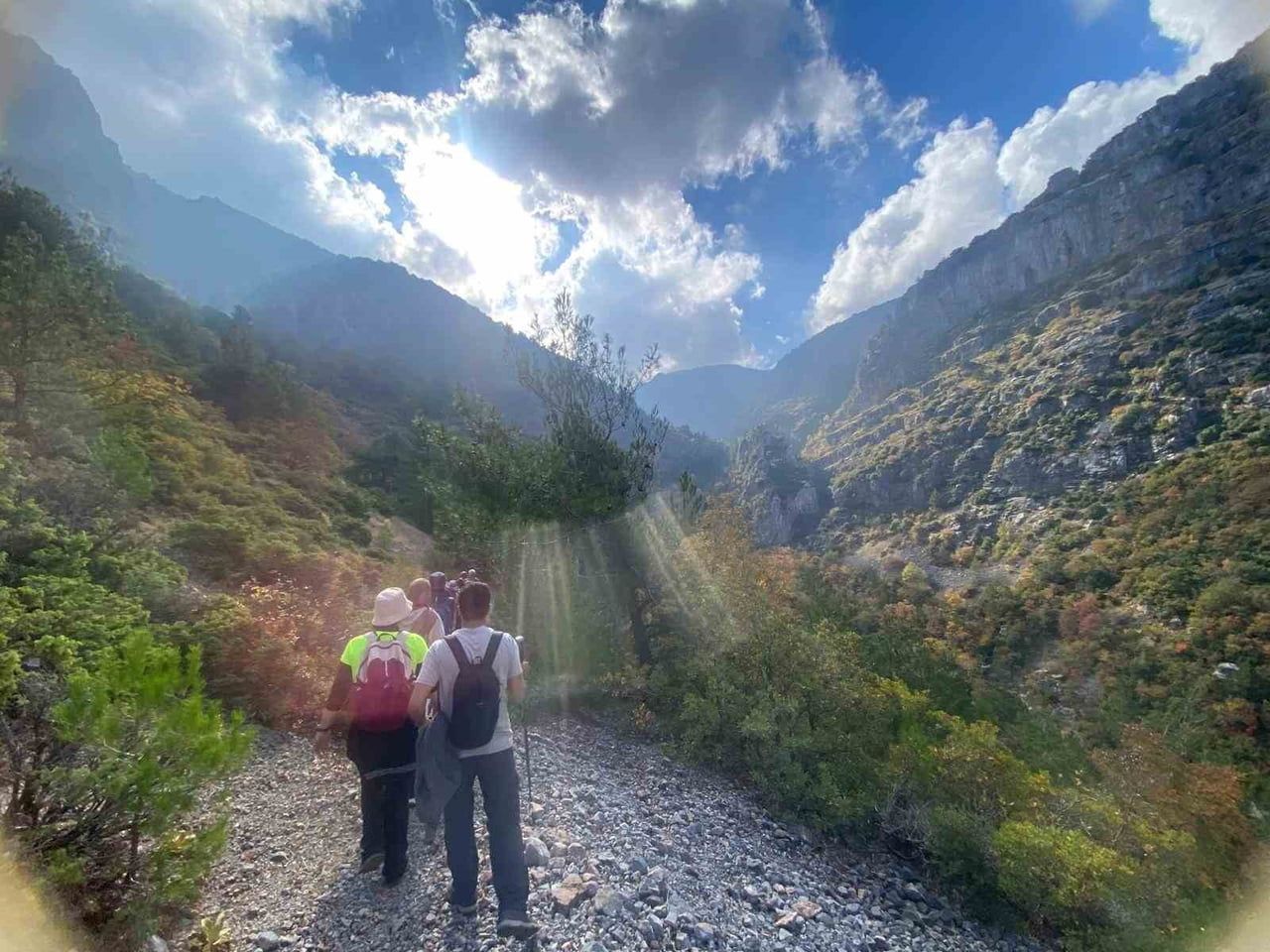 TURGUTLU BELEDİYESİ DAĞCILIK AKADEMİSİ ÜYELERİ, TARİHİ ODUNCU YOLU’NDAN BAŞLAYARAK GEYİK PINARI...