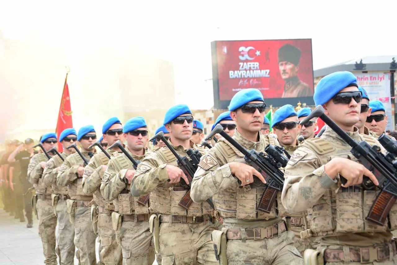 ÇORUM'DA 30 AĞUSTOS ZAFER BAYRAMI, KADEŞ BARIŞ MEYDANI'NDA DÜZENLENEN TÖRENLE COŞKU İÇİNDE...
