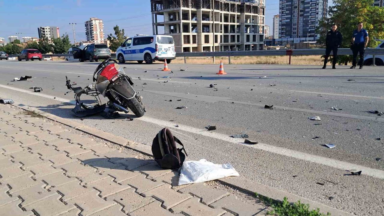 KARAMAN’DA KAVŞAKTA DÖNÜŞ YAPAN ELEKTRİKLİ BİSİKLETE CİPİN ÇARPMASI SONUCU 15 YAŞINDAKİ SÜRÜCÜ...