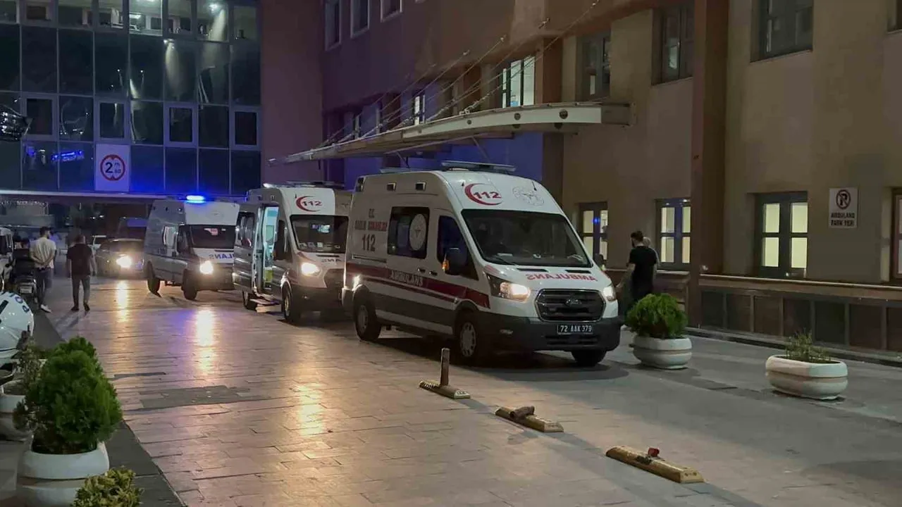 BATMAN’DA BALKONDA HALI ÇIRPMAK İSTERKEN DENGESİNİ KAYBEDEREK 8’İNCİ KATTAN DÜŞTÜĞÜ İLERİ SÜRÜLEN...