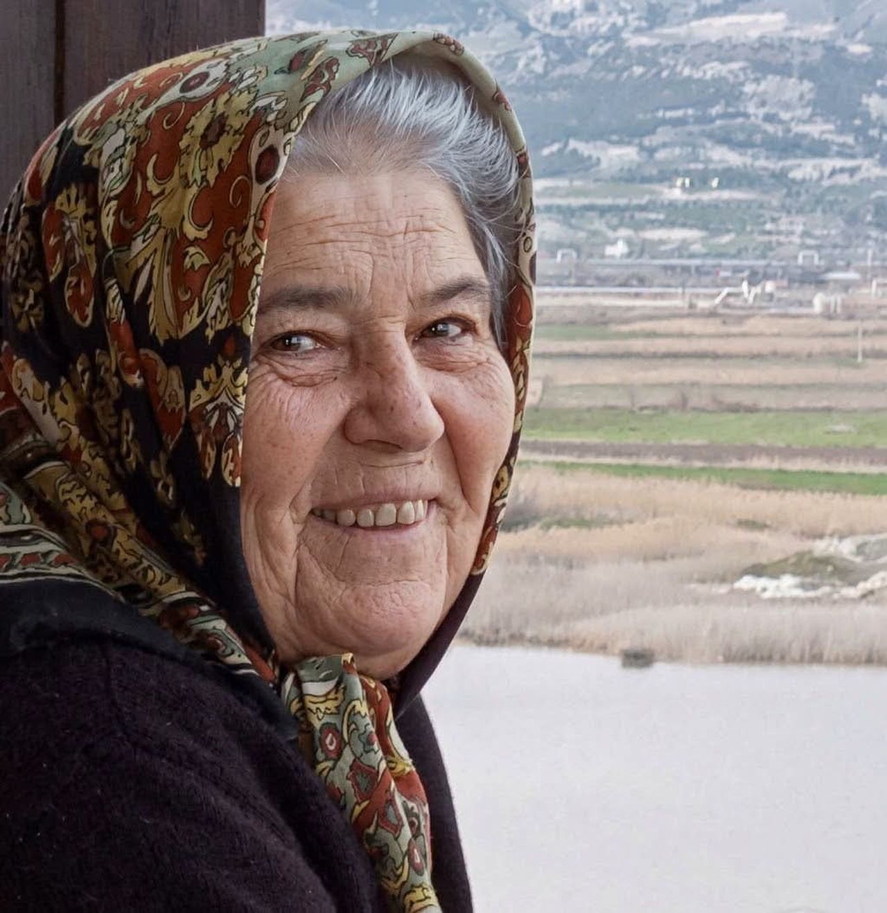 DENİZLİ’NİN SERİNHİSAR İLÇESİNDE DOMATES YÜKLÜ TIR İLE OTOMOBİLİN ÇARPIŞMASI SONUCU MEYDANA GELEN...