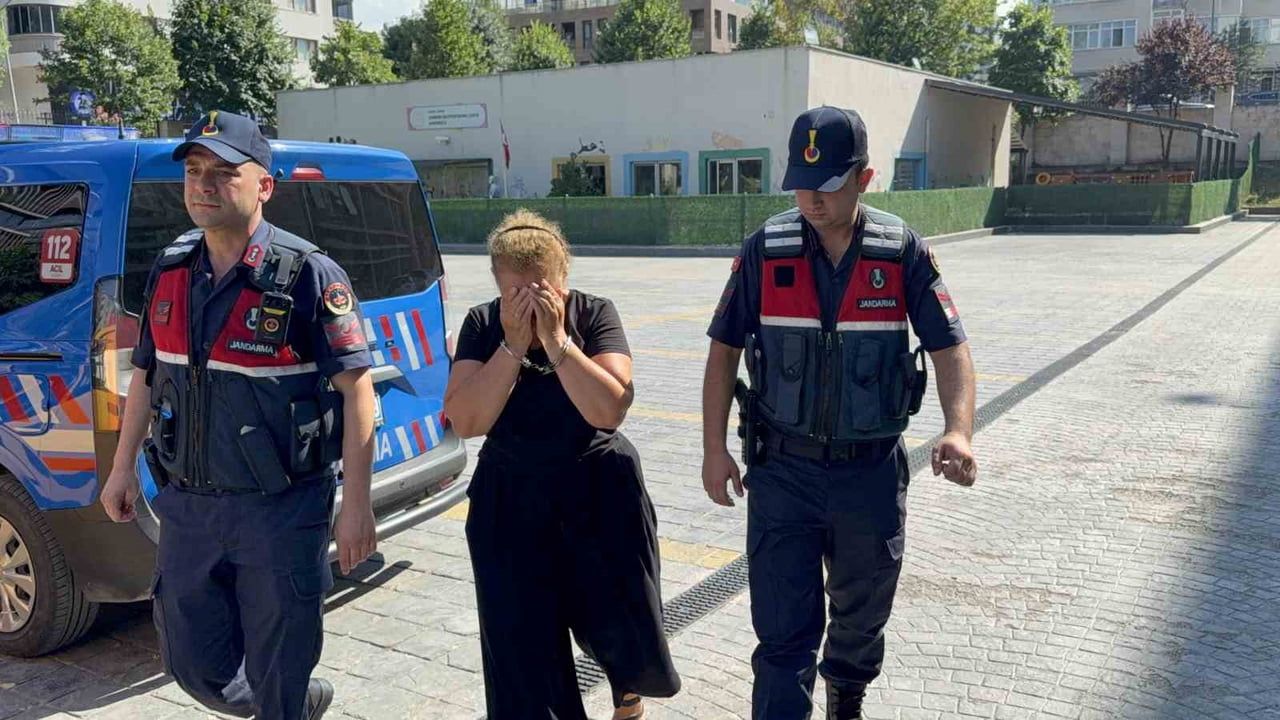 'UYUŞTURUCU TİCARETİ' SUÇUNDAN HAKKINDA KESİNLEŞMİŞ HAPİS CEZASI BULUNAN KADIN HÜKÜMLÜ...