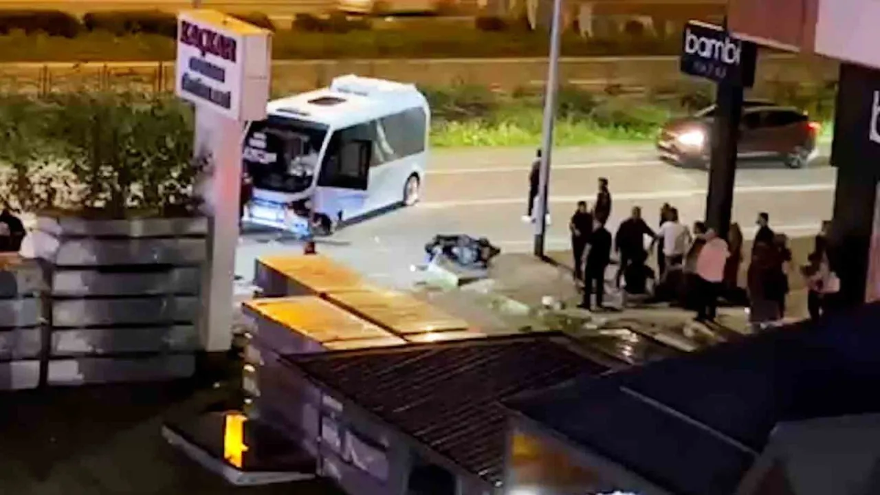 RİZE'DE ŞEHİR İÇİ YOLCU MİNİBÜSÜ İLE MOTOSİKLETİN ÇARPIŞMASI SONUCU MEYDANA GELEN TRAFİK KAZASINDA...