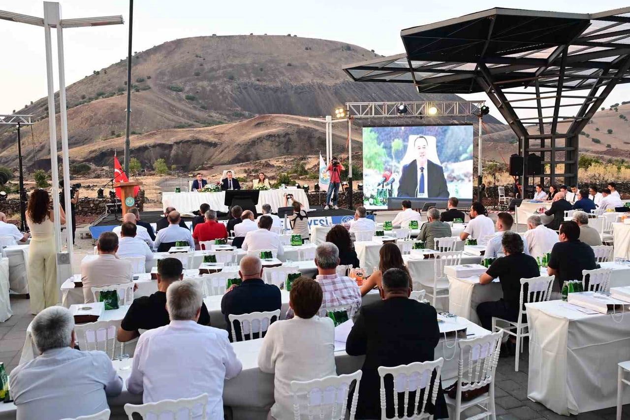 MANİSA BÜYÜKŞEHİR BELEDİYE BAŞKANI BESİM DUTLULU, AĞUSTOS AYI MECLİS TOPLANTISI’NDA 17 İLÇEDE...