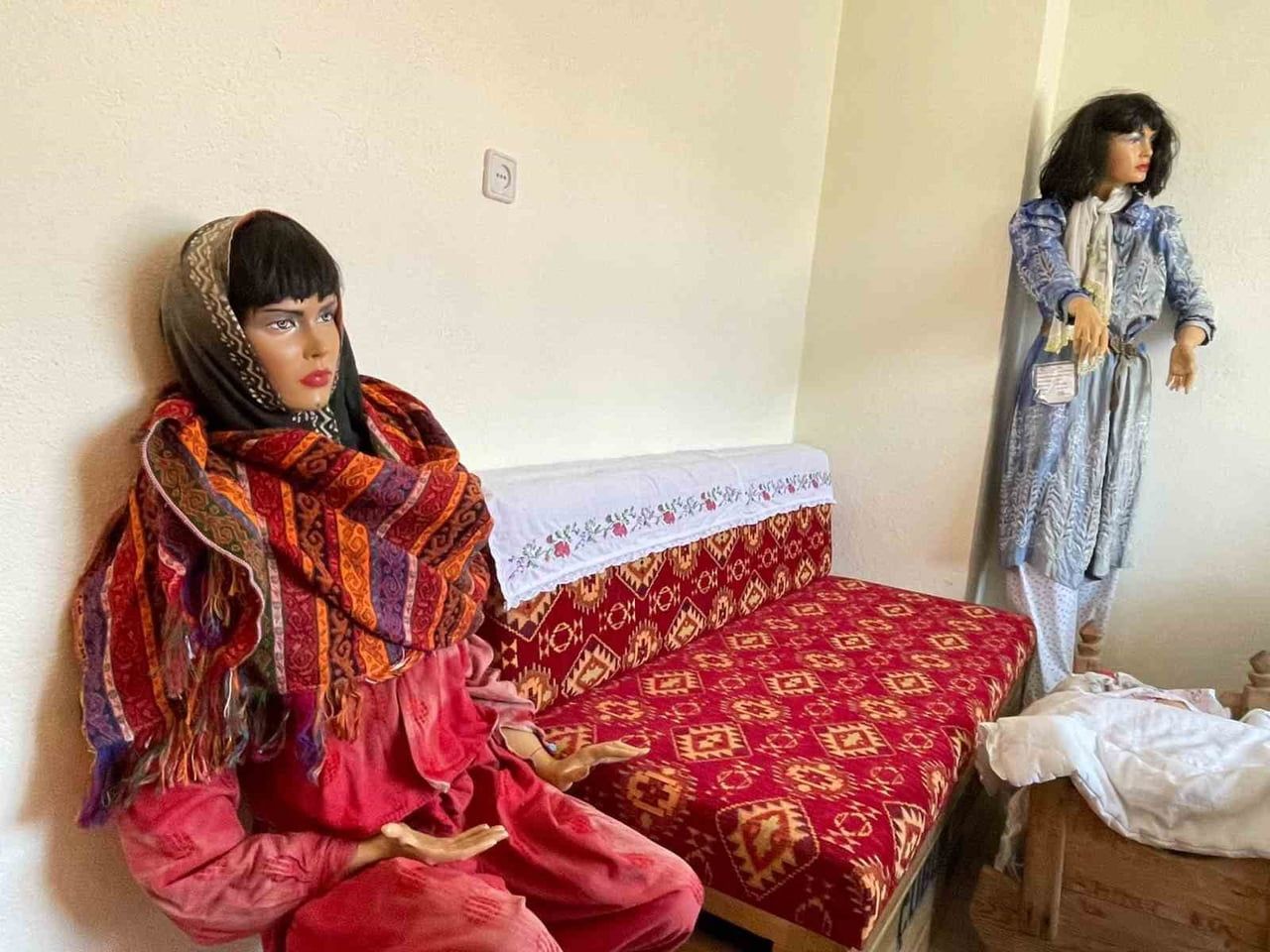 ANKARA’NIN ÇUBUK İLÇESİNDEKİ KURUÇAY KÖY MÜZESİ’NDE, KÖYLÜLERİN BAĞIŞLADIĞI YAKLAŞIK 700 ESER...