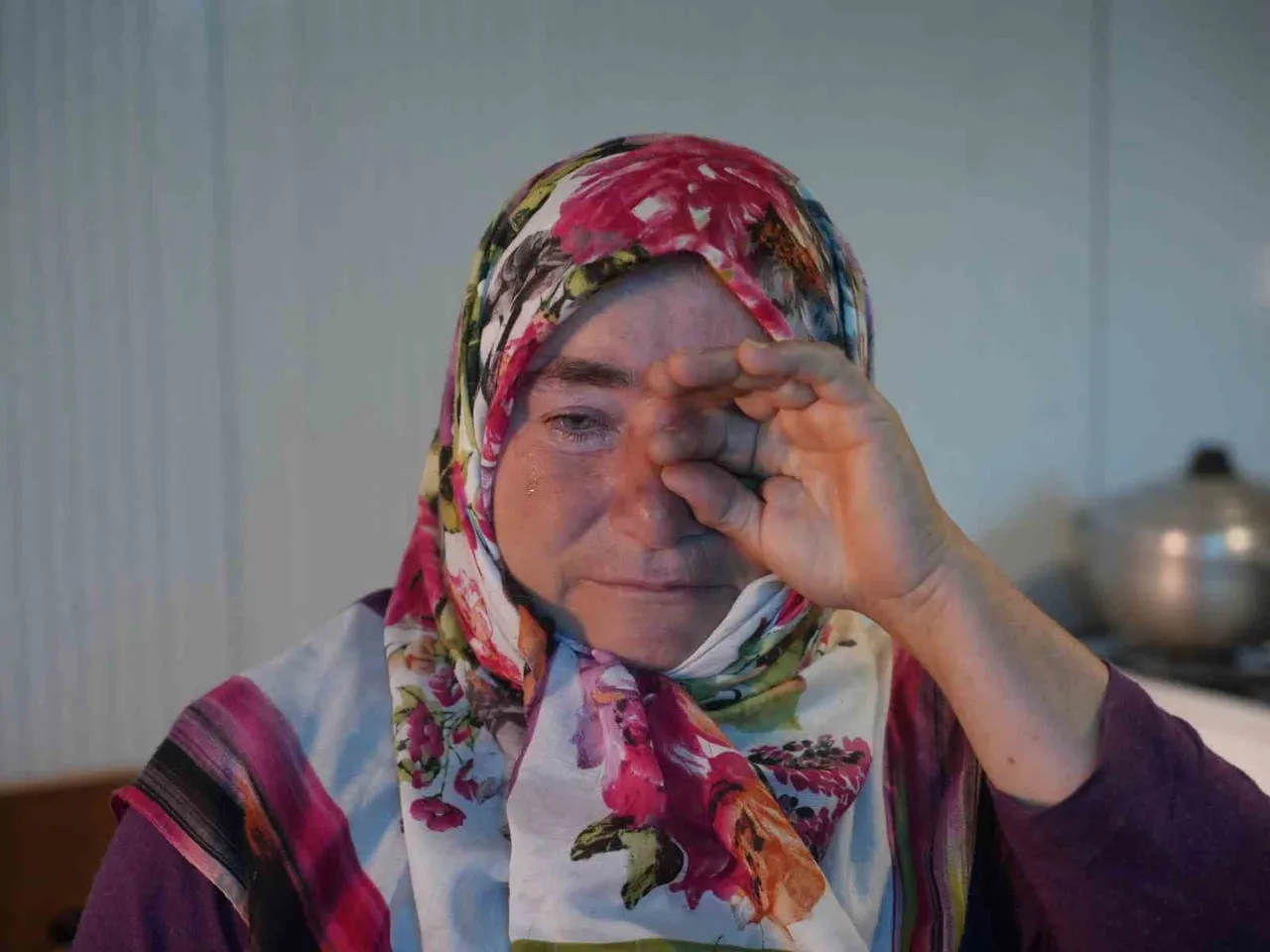 YAŞADIKLARINI ANLATAN MELİHA SÖNMEZ, GÖZYAŞLARINA BOĞULDU.