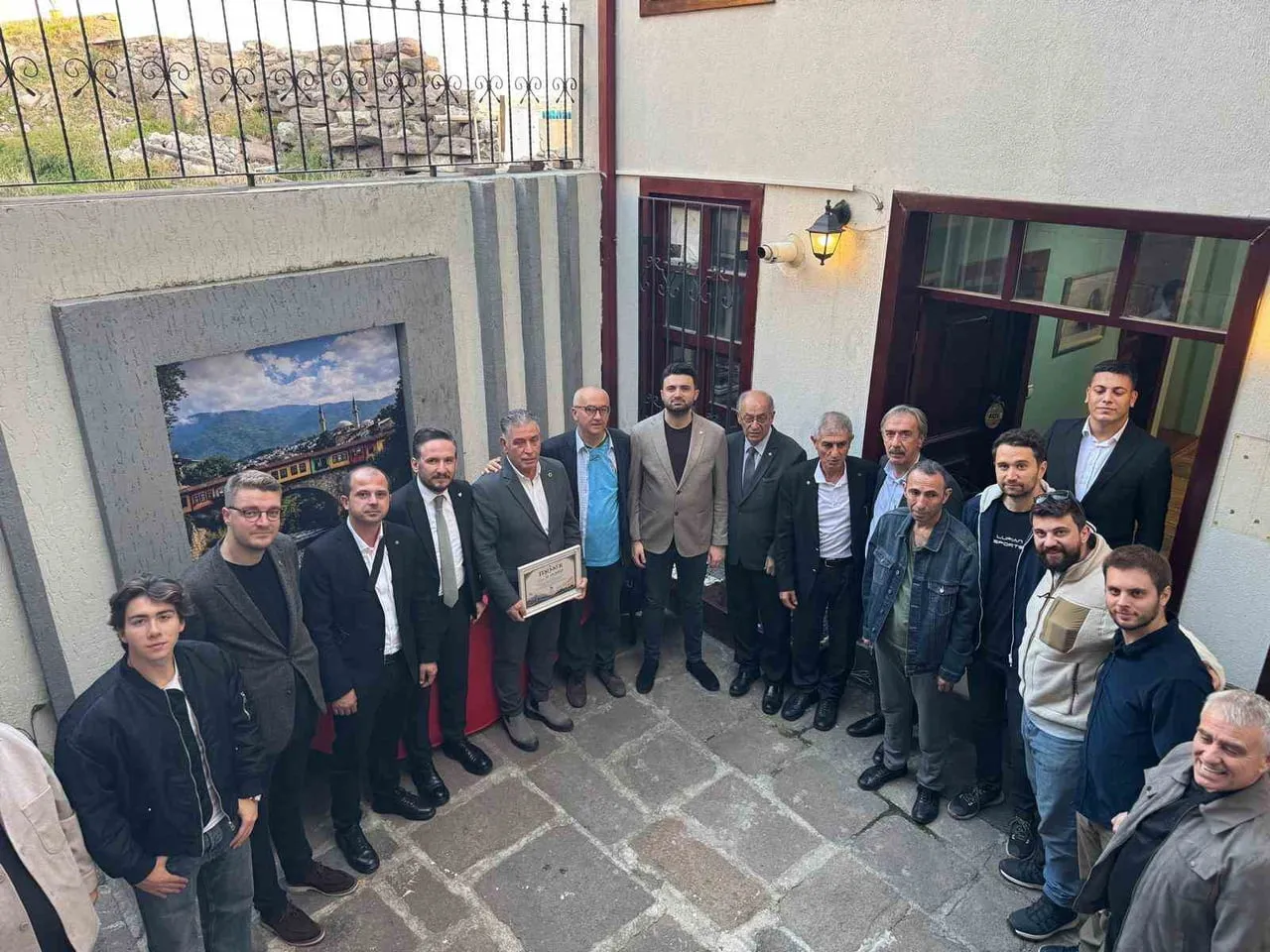 ANKARA’DA BURSASPOR’UN OYNAYACAĞI MAÇ ÖNCESİ DESTEK İÇİN ANKARA-BURSA DERNEĞİ BAŞKANI İSMET...