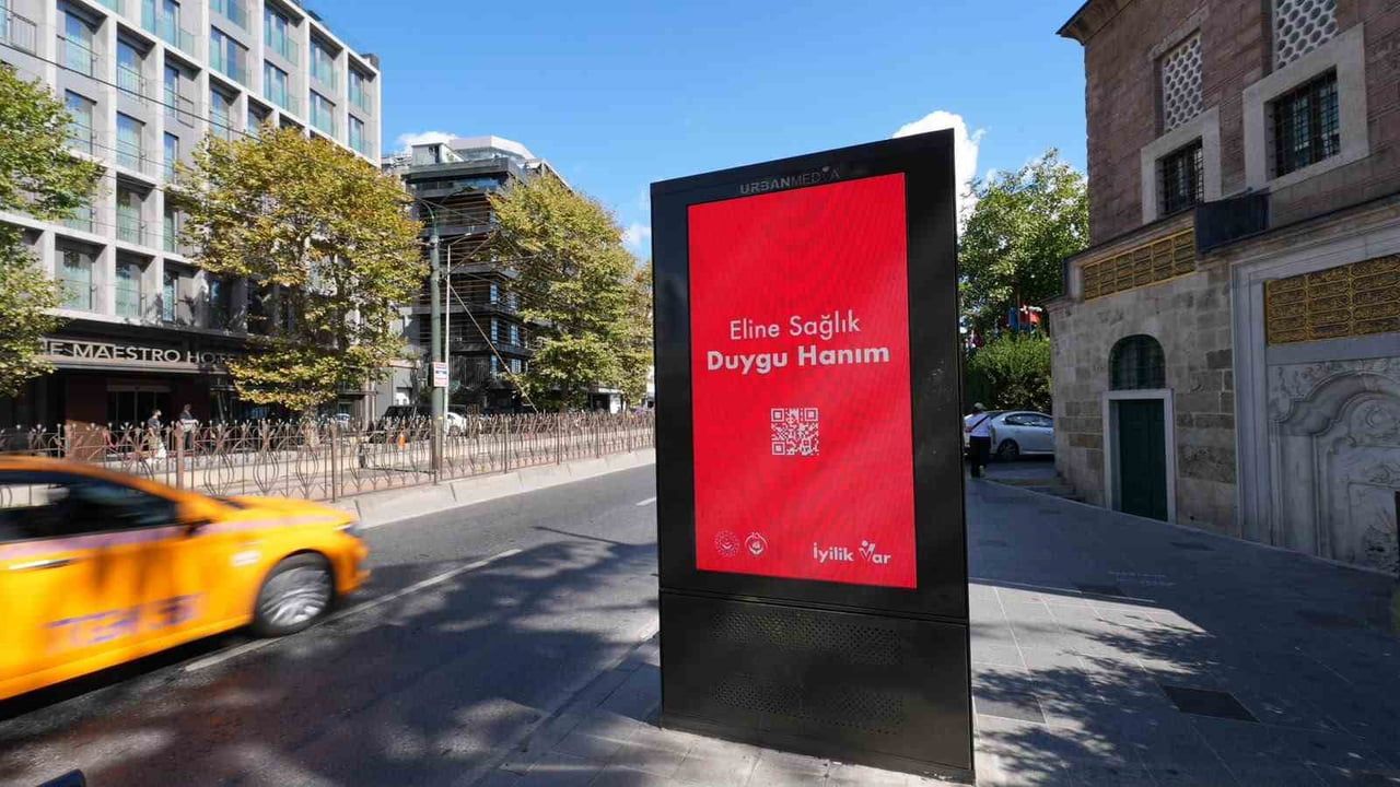 81 İLDEKİ BİLLBOARDLARDA YER ALAN QR KODLU MESAJLAR MERAK UYANDIRDI. İLANLARDAKİ KODLARIN...
