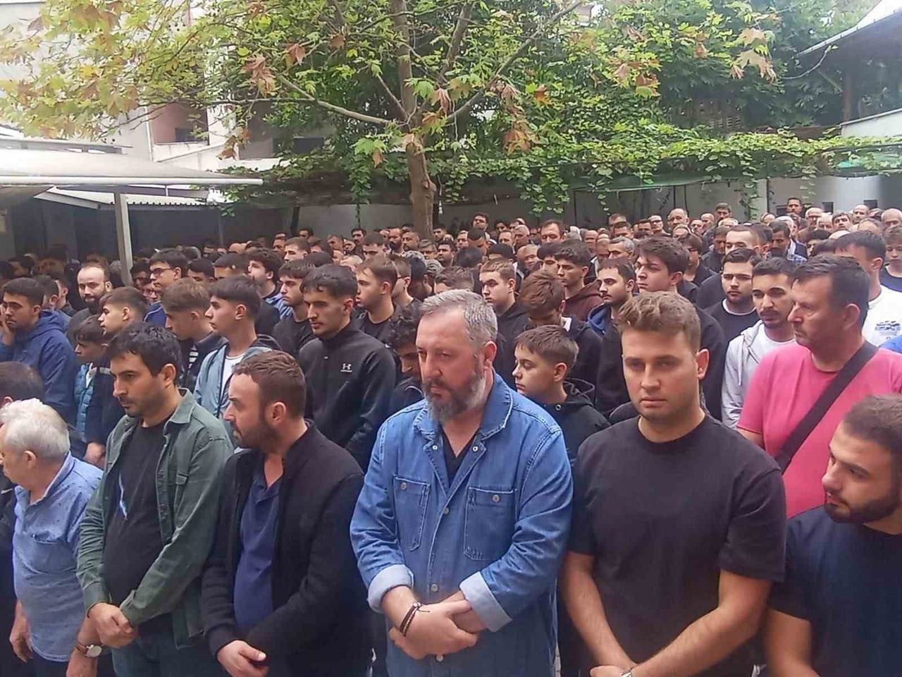 ORHANGAZİ GEMLİK KARAYOLUNDA MEYDANA GELEN MOTOSİKLET KAZASINDA AĞIR YARALI OLARAK KALDIRILDIĞI...