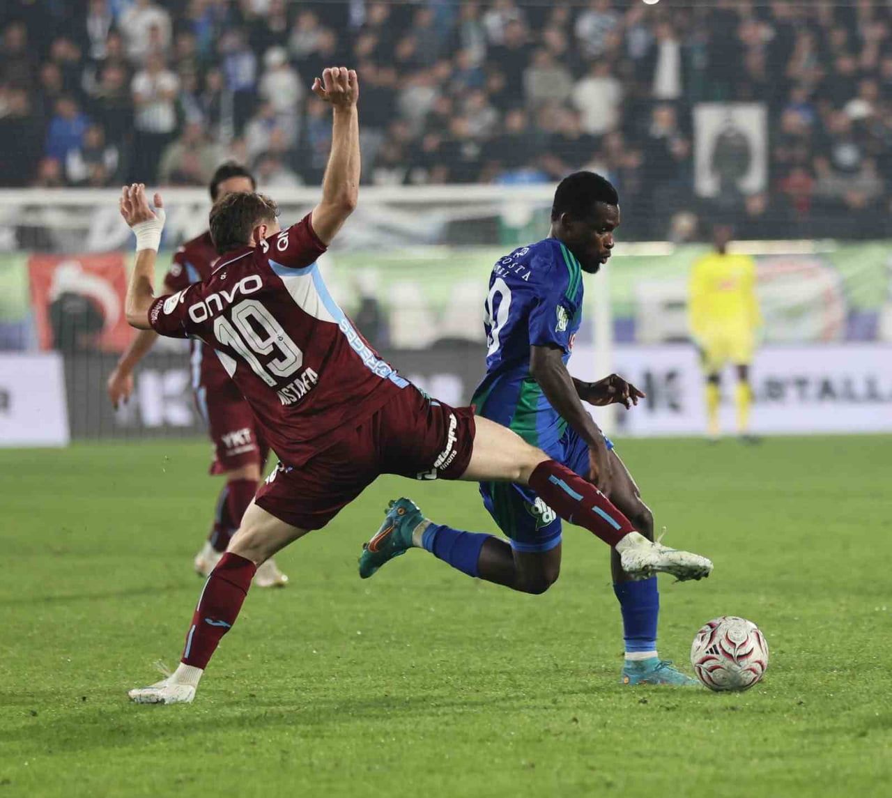 TRENDYOL SÜPER LİG’İN 9. HAFTASINDA ÇAYKUR RİZESPOR, SAHASINDA TRABZONSPOR’A 4-3 MAĞLUP...