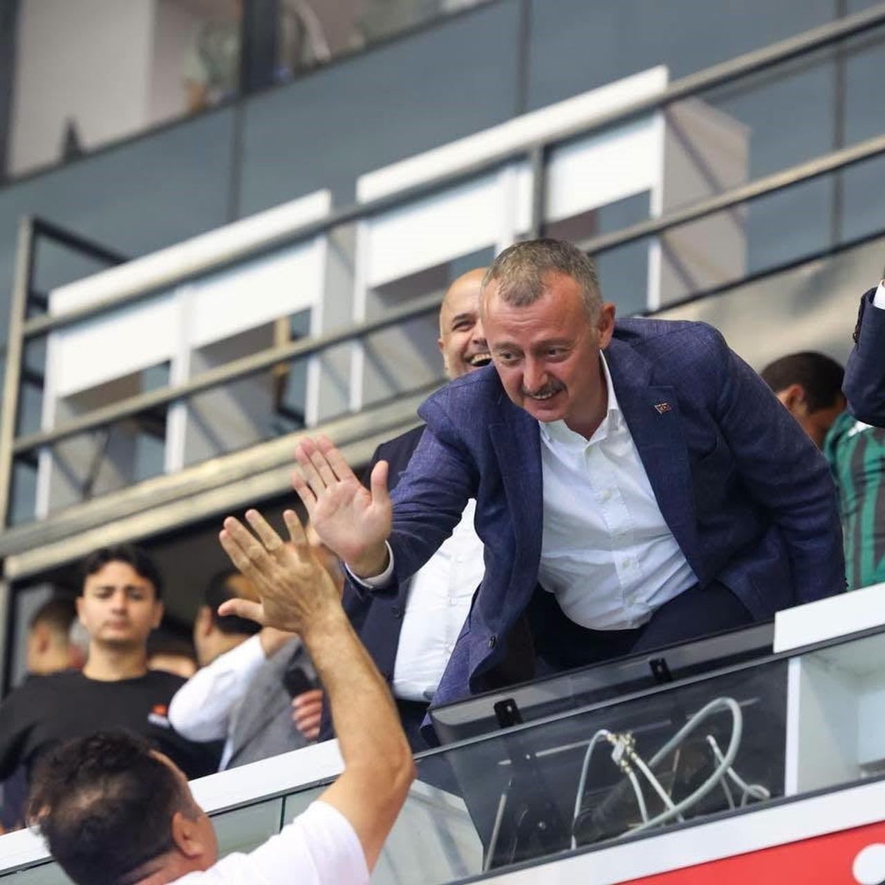 KOCAELİ BÜYÜKŞEHİR BELEDİYE BAŞKANI TAHİR BÜYÜKAKIN, TRENDYOL SÜPER LİG'İN 2. HAFTASINDA SAHASINDA...