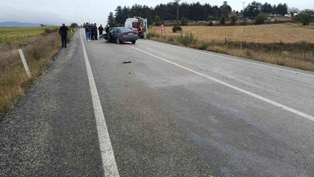 KASTAMONU’NUN DADAY İLÇESİNDE İKİ OTOMOBİLİN KAFA KAFAYA ÇARPIŞMASI SONUCU YARALANAN 5 KİŞİ...