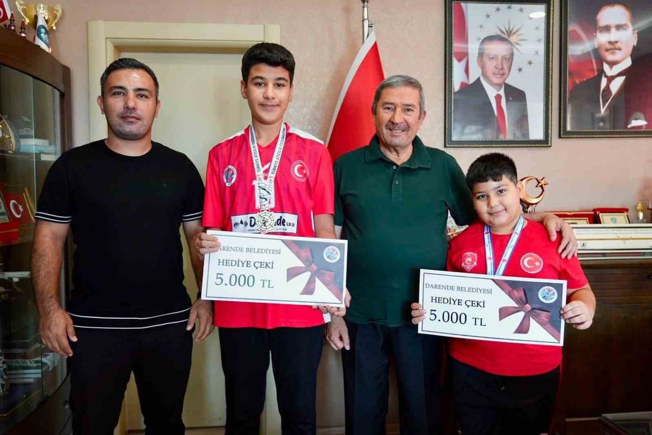 DARENDELİ GENÇ SPORCULARIN BAŞARISI GURURLANDIRDI