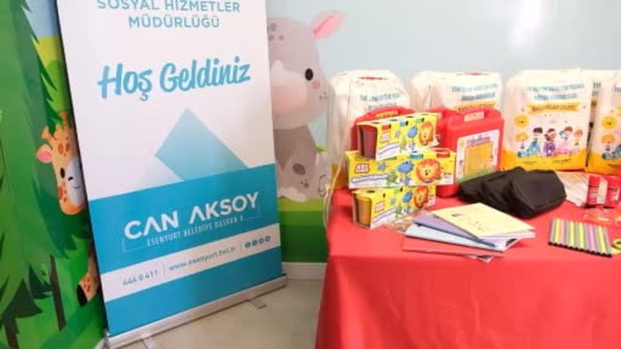 Esenyurt Belediyesi’nden öğrencilere kırtasiye desteği