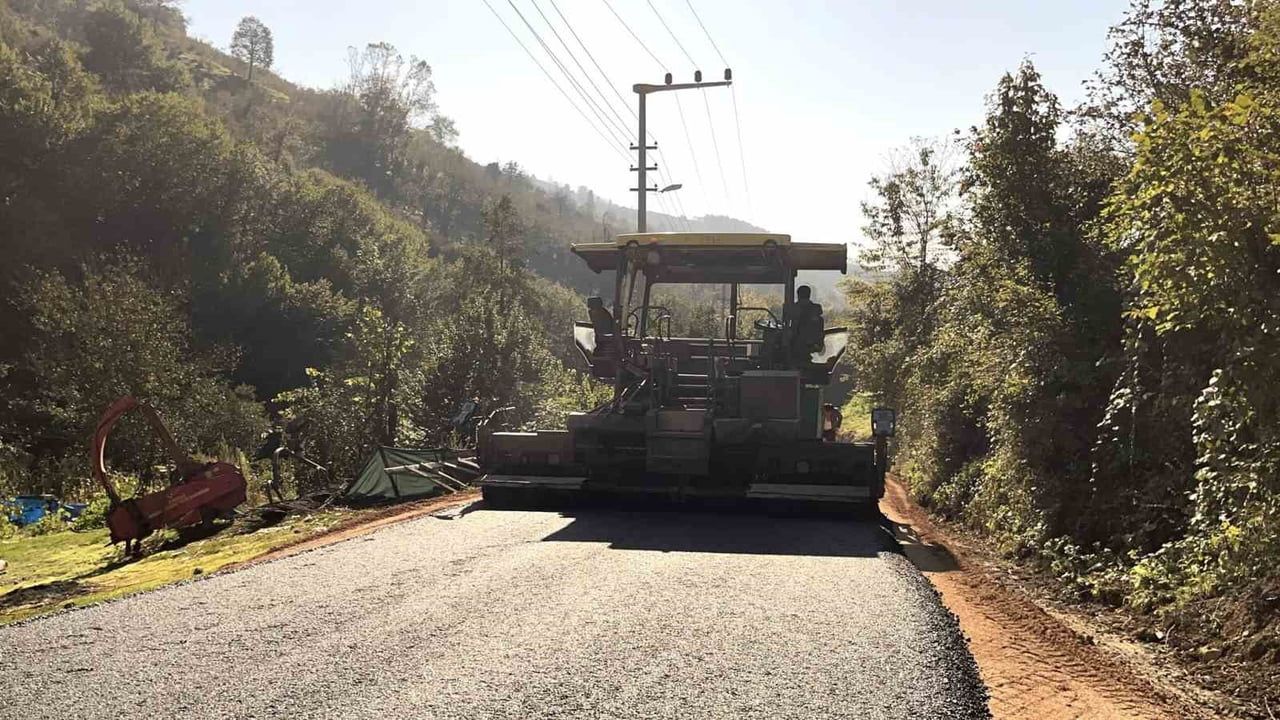 DÜZCE İL ÖZEL İDARESİ, YIĞILCA İLÇESİNE BAĞLI YILGIN KÖYÜ DEREİÇİ MAHALLESİ’NDE SICAK ASFALT SERİM...