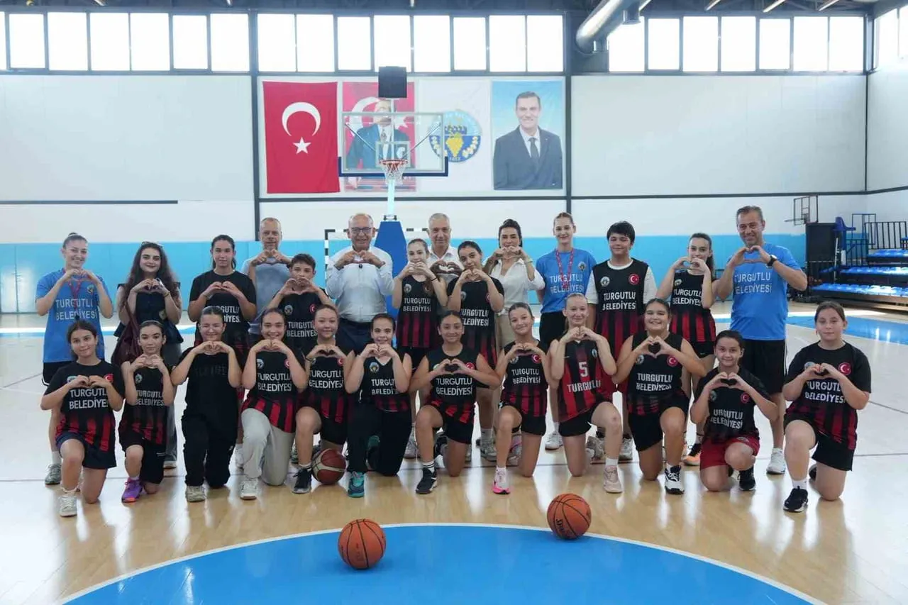 TURGUTLU BELEDİYESİ, HER YAŞTAN VATANDAŞI SPOR, KÜLTÜR VE SANATLA BULUŞTURDUĞU KURSLARINA KIŞ...