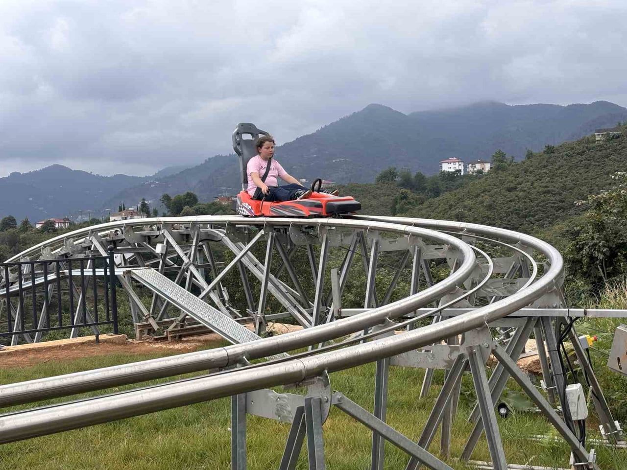 TRABZON'UN YOMRA İLÇESİNDE HİZMETE AÇILAN DAĞ KIZAĞI, DAHA İLK GÜNLERDEN TURİSTLERİN GÖZDESİ OLDU....