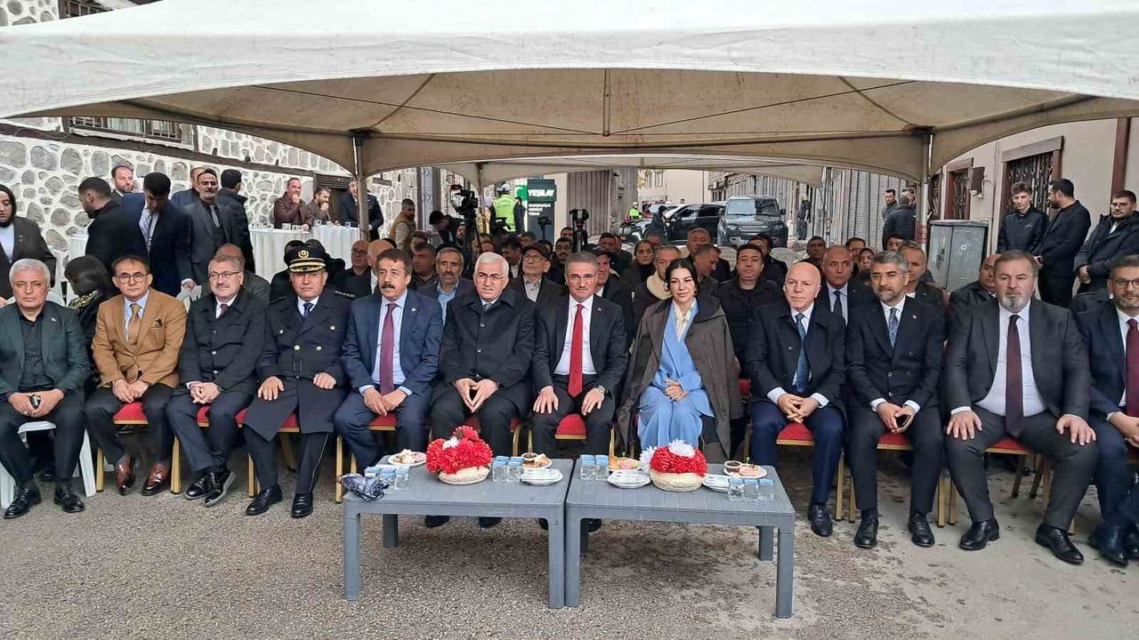 LİMAN AYIK YAŞAM DERNEĞİ ERZURUM ŞUBESİ, YAKUTİYE İLÇESİ KARANLIK KÜMBET SOKAK'TA DÜZENLENEN...