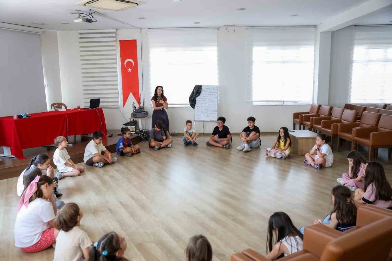 EFELER BELEDİYESİ GENÇLERİN VE ÇOCUKLARIN YANINDA
