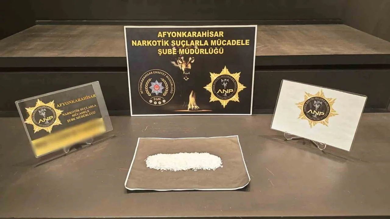 AFYONKARAHİSAR'DA POLİS TARAFINDAN GERÇEKLEŞTİRİLEN UYUŞTURUCU OPERASYONUNDA GÖZALTINA ALINAN 3...