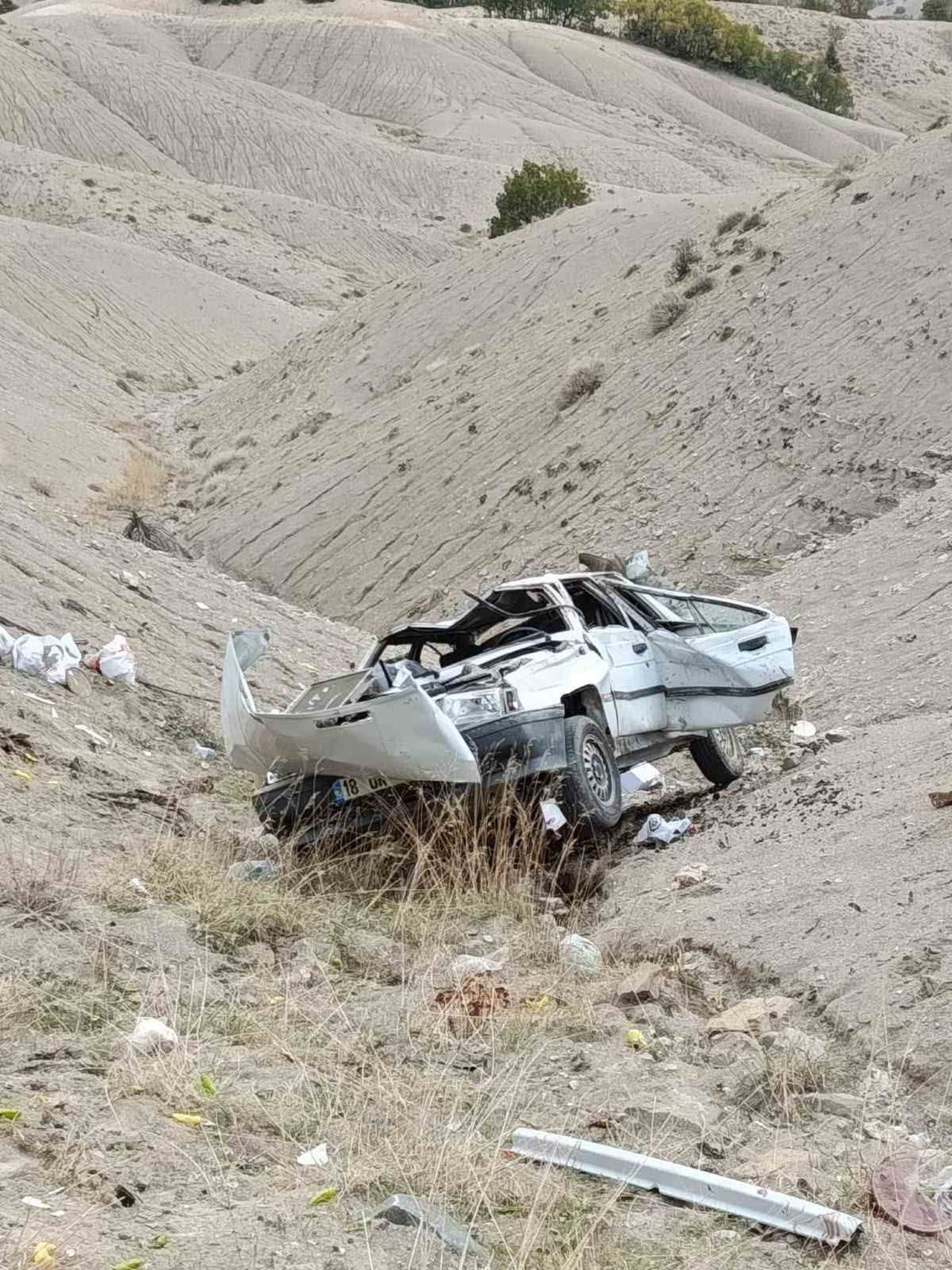 ELAZIĞ’DA SÜRÜCÜSÜNÜN KONTROLÜNDEN ÇIKAN OTOMOBİL, UÇURUMDAN YUVARLANDI. KAZADA 1 KİŞİ HAYATINI...