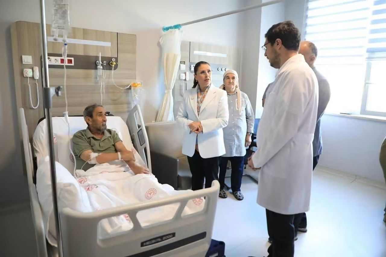 VALİ NURTAÇ ARSLAN, BARTIN DEVLET HASTANESİ'NDE TEDAVİ GÖREN KIBRIS GAZİSİ ALİ SOYÖZ'E GEÇMİŞ...