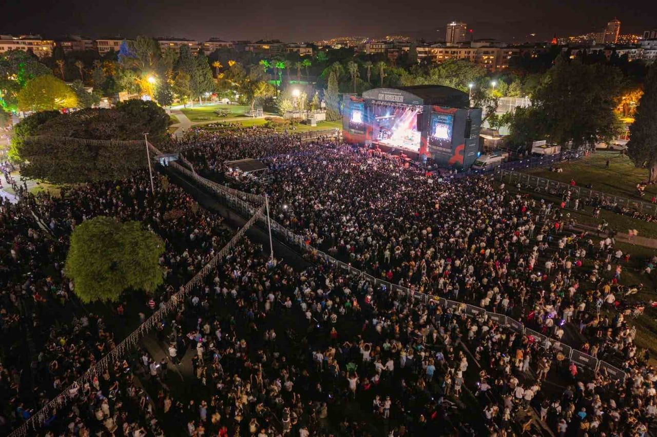 95. İZMİR ENTERNASYONAL FUARI (İEF), ÇİM KONSERLERİ GELENEĞİNİ SÜRDÜRÜYOR. (ARŞİV)