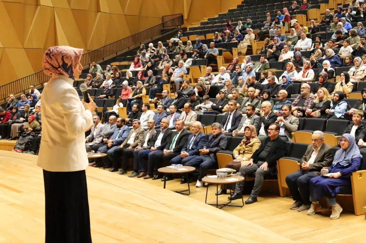 DENİZLİ’DE AİLE VE MANEVİYAT KONFERANSI