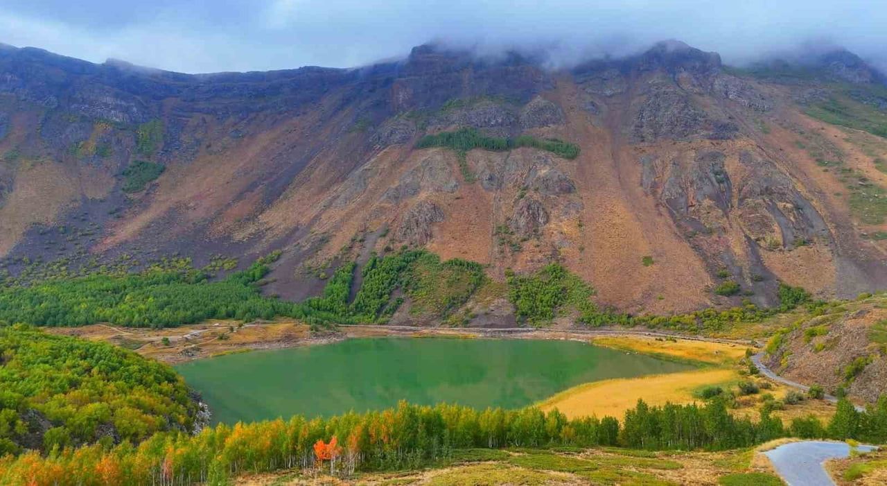 BİTLİS’İN TATVAN İLÇESİNDE BULUNAN NEMRUT KALDERASI MİLLİ PARKI, SONBAHARIN RENKLERİ VE DOĞAYLA...