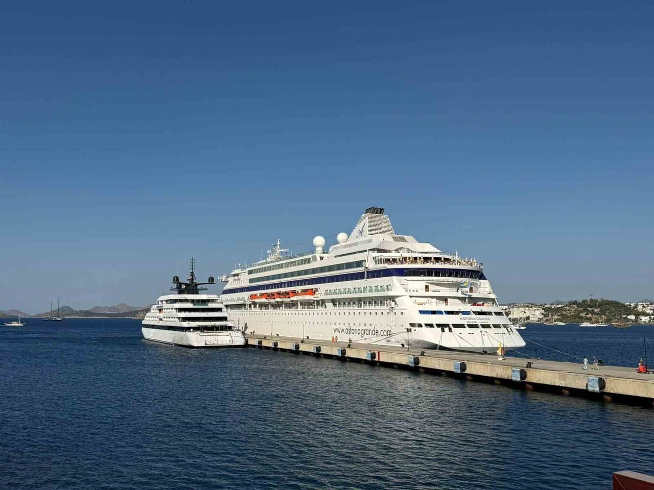 MUĞLA'NIN TURİZM MERKEZLERİNDEN BODRUM, BUGÜN İKİ KRUVAZİYER GEMİSİYLE 836 YOLCUYU...