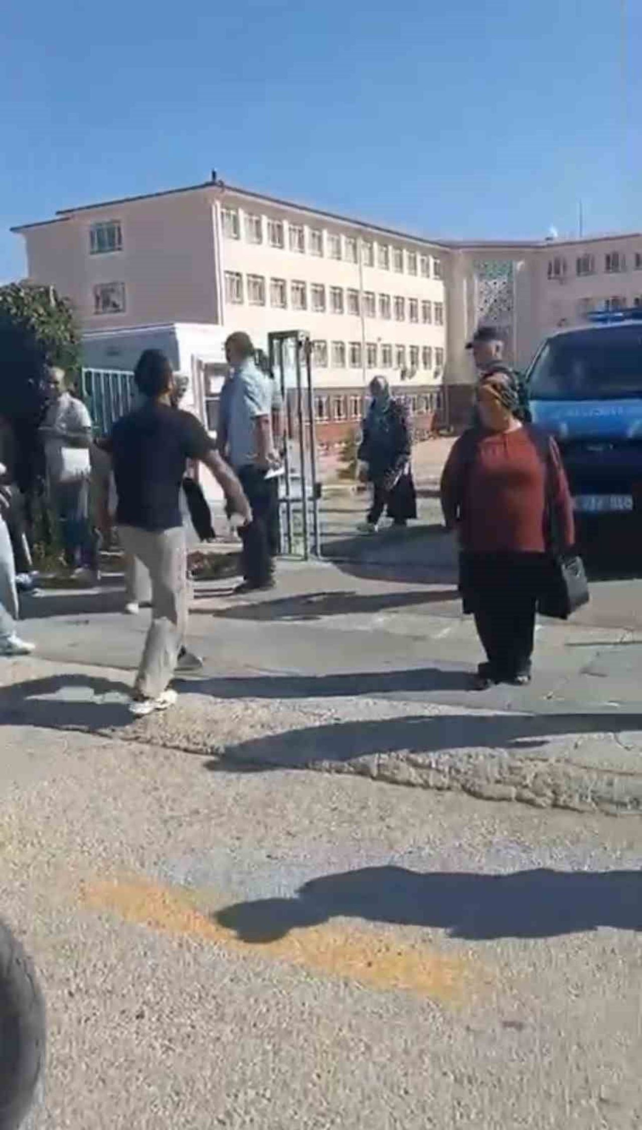 ANKARA’NIN ETİMESGUT İLÇESİNDE KAMU PERSONELİ SEÇME SINAVI’NA (KPSS) GİRECEK ADAY, KİMLİĞİNİ EVDE...